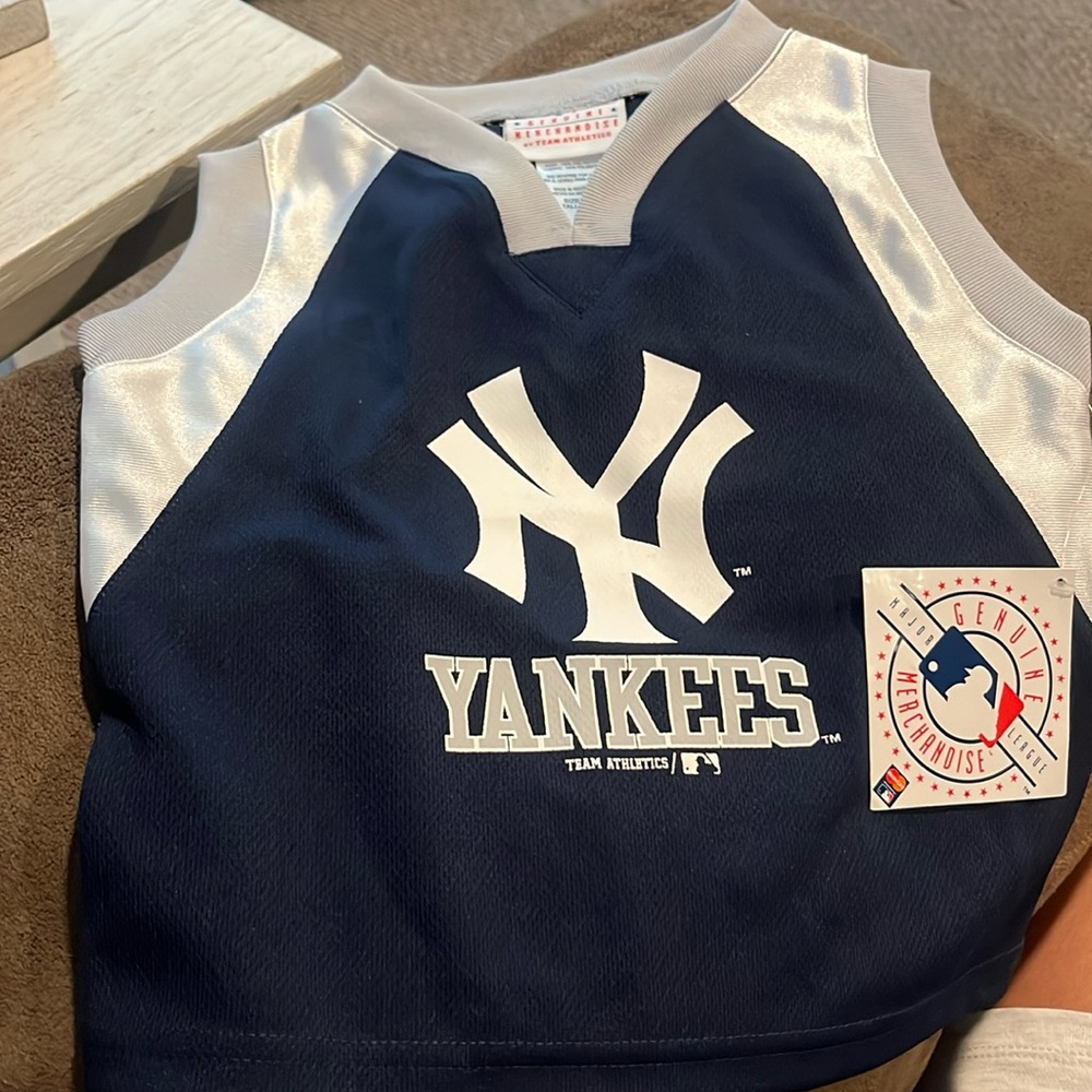 Yankees shirt 2T